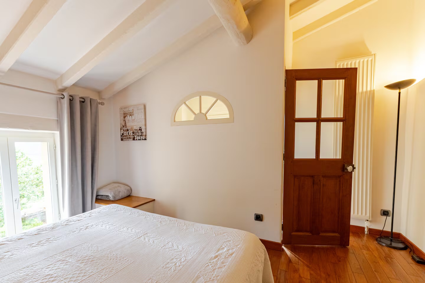 Chambre 3, fenêtre en plein cintre