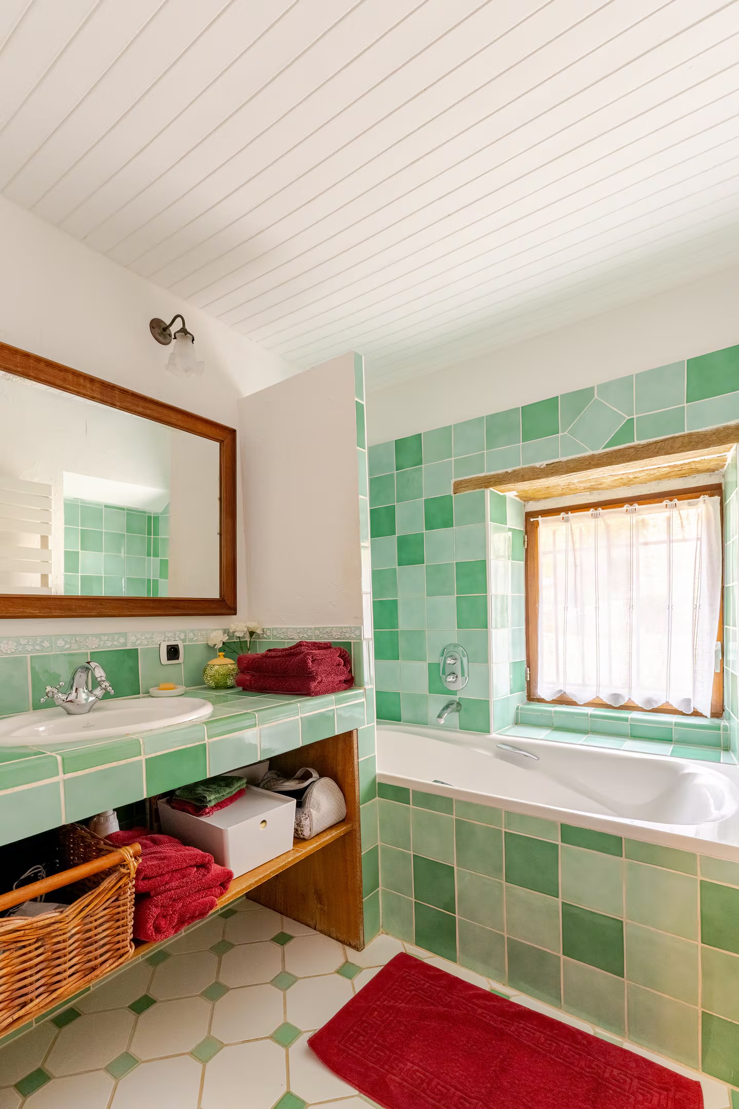 La salle de bain verte partagée, aile gauche